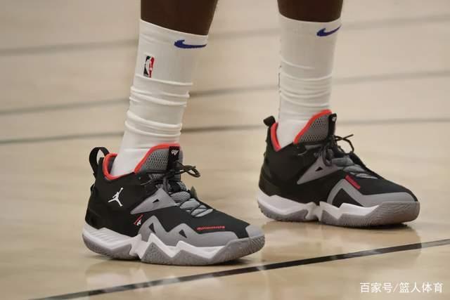 杨瀚森22+11青岛胜辽宁 王哲林13分上海胜江苏